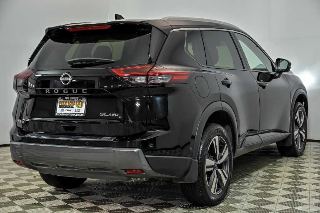 Used 2025 Nissan Rogue SL AWD/4WD image 8