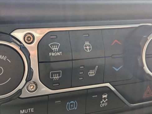 Used 2021 Jeep Wrangler Unlimited Sahara w/ Cold Weather Group image 28