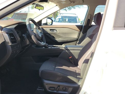 Certified 2023 Nissan Rogue SV FWD image 18