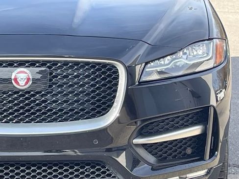 Used 2019 Jaguar F-PACE R-Sport image 10