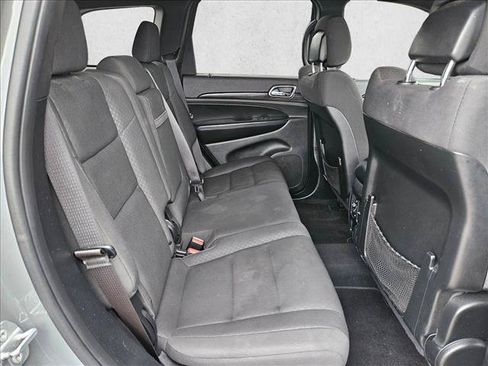 Used 2019 Jeep Grand Cherokee Laredo AWD/4WD image 24