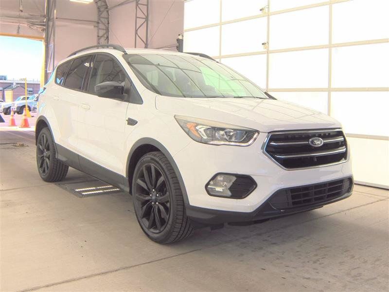 Used 2018 Ford Escape SE w/ SE Sport Appearance Package AWD/4WD image 2