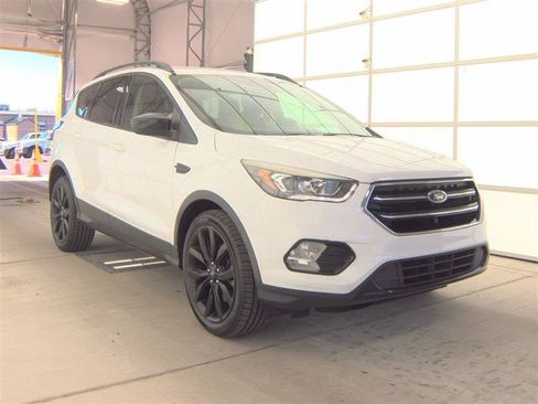 Used 2018 Ford Escape SE w/ SE Sport Appearance Package AWD/4WD image 2