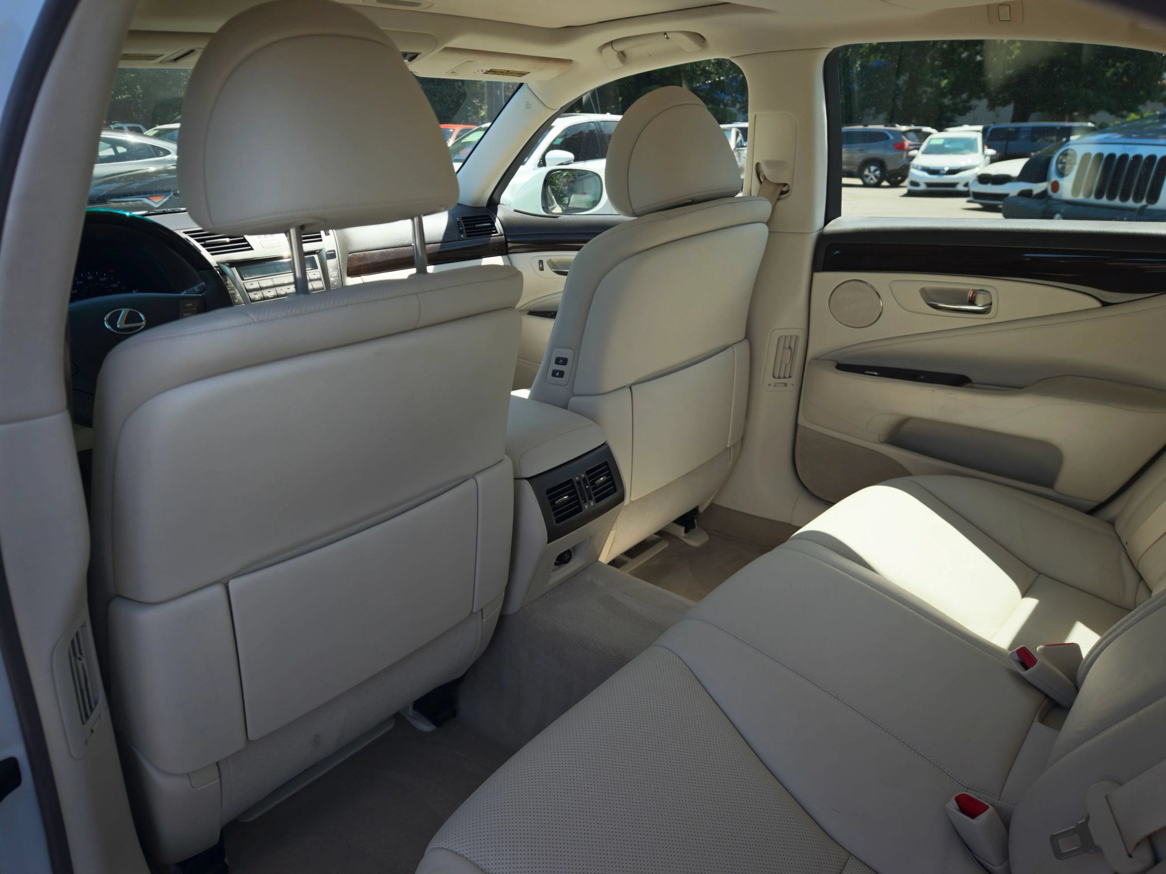 Used 2007 Lexus LS 460 RWD image 36