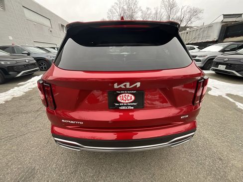 Used 2023 Kia Sorento SX Prestige image 3