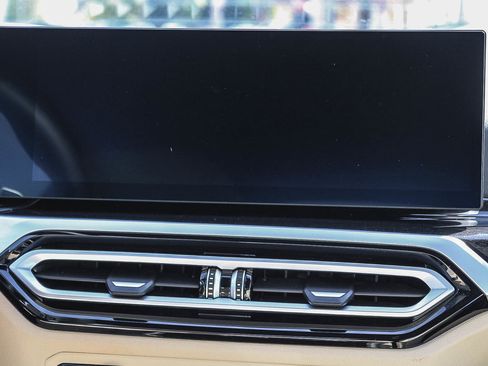 Used 2024 BMW 330e image 14