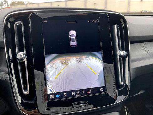 Used 2023 Volvo XC40 Recharge Ultimate image 24