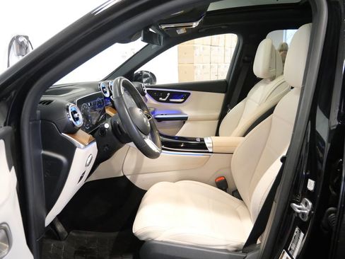 Used 2023 Mercedes-Benz GLC 300 4MATIC image 14