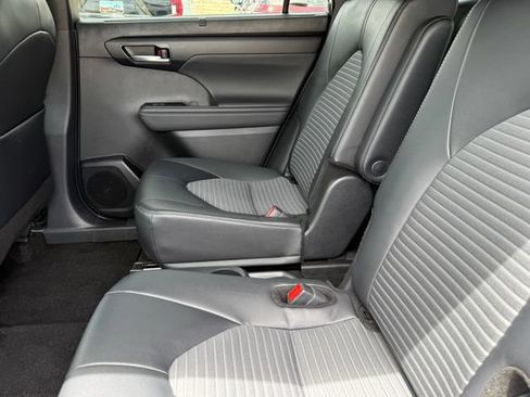 Used 2025 Toyota Highlander XSE AWD/4WD image 23