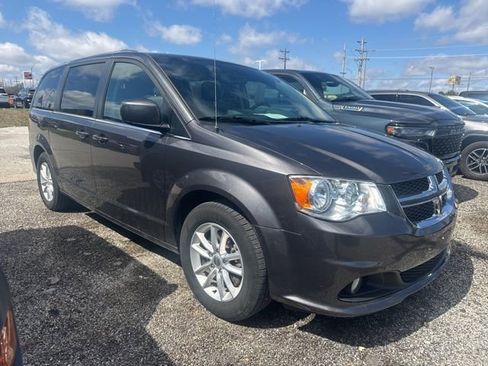 Used 2020 Dodge Grand Caravan SXT w/ Driver Convenience Group image 14