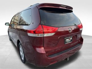 Used 2014 Toyota Sienna LE video 3