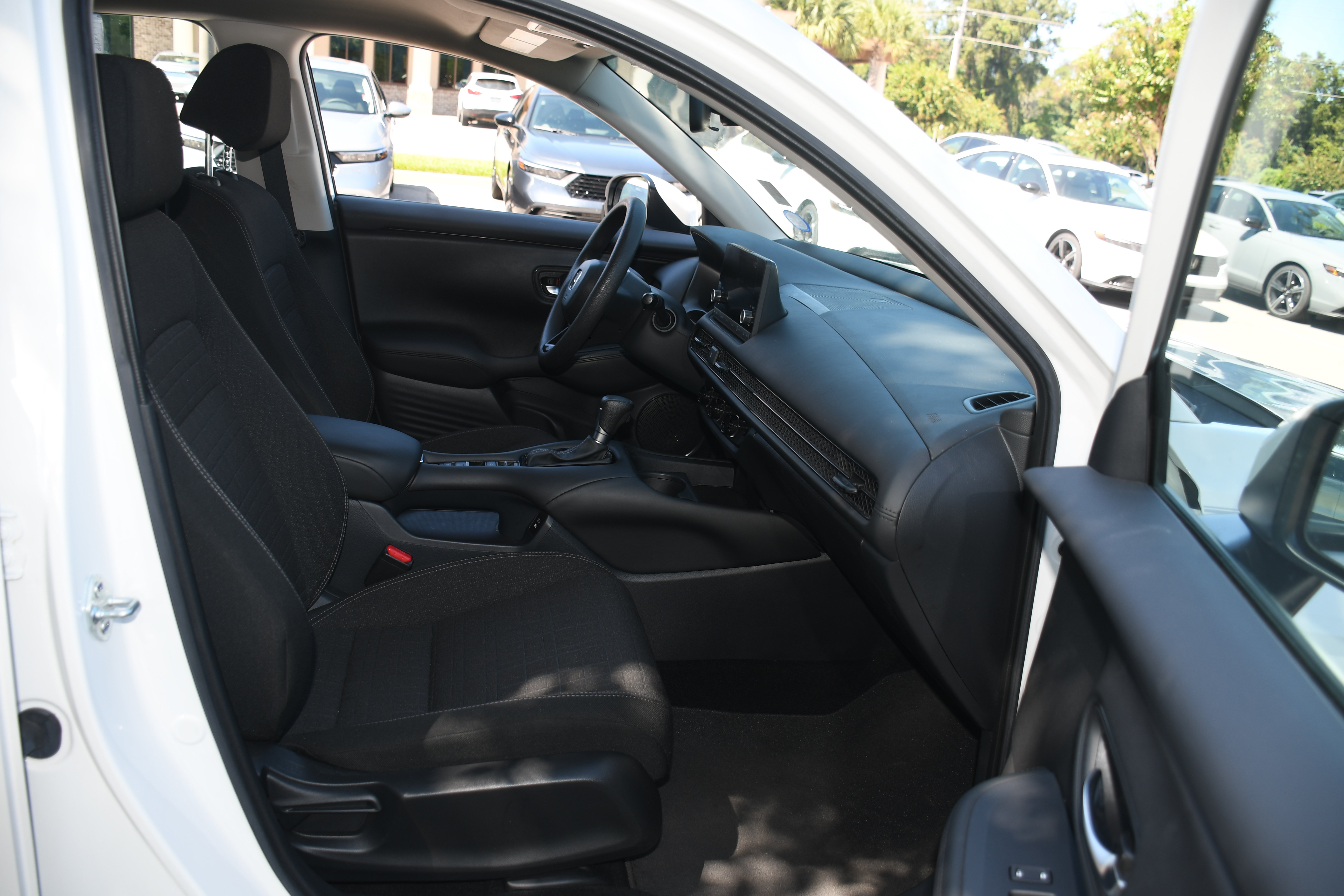 Used 2025 Honda HR-V LX image 19