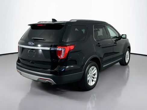 Used 2017 Ford Explorer XLT w/ Equipment Group 202A FWD image 7