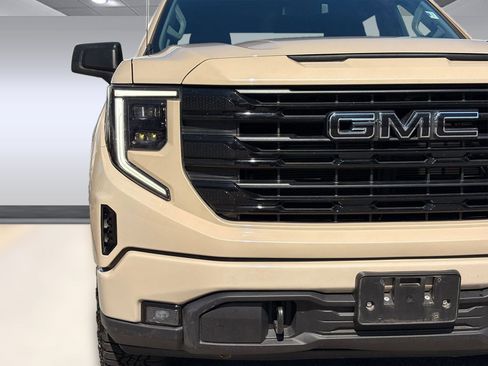 Used 2022 GMC Sierra 1500 Elevation w/ LPO, Elevation Black Package image 11