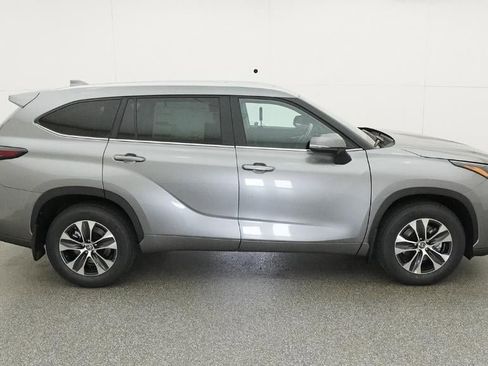 New 2026 Toyota Highlander XLE image 11