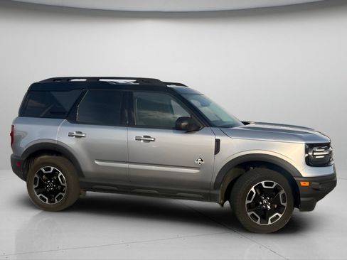 Used 2022 Ford Bronco Sport Outer Banks w/ Tech Package AWD/4WD image 3