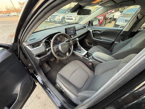 Used 2021 Toyota RAV4 XLE image 19