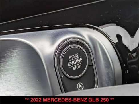 Used 2022 Mercedes-Benz GLB 250 4MATIC image 22