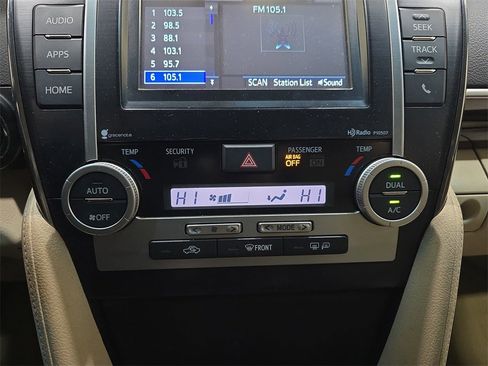 Used 2014 Toyota Camry XLE image 24