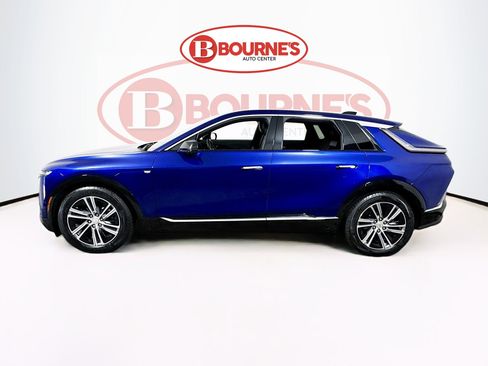 Used 2024 Cadillac Lyriq Luxury AWD/4WD image 9