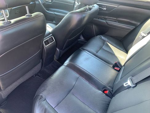 Used 2018 Nissan Altima 3.5 SL FWD image 14