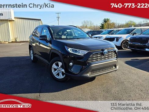 Used 2021 Toyota RAV4 XLE w/ Convenience Package AWD/4WD image 1