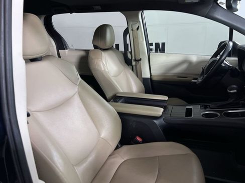 Used 2021 Toyota Sienna XLE image 25