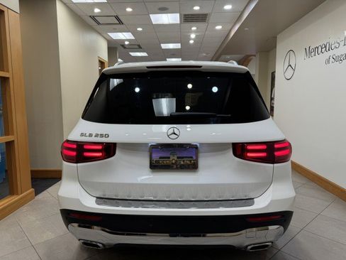 Certified 2025 Mercedes-Benz GLB 250 image 4