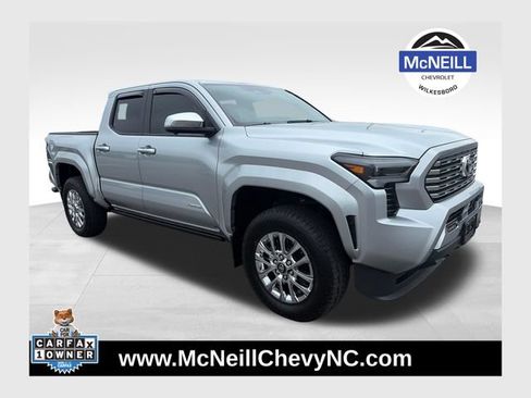 Used 2025 Toyota Tacoma Limited AWD/4WD image 1