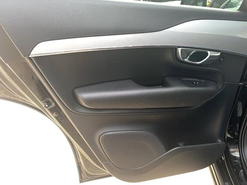 Used 2016 Volvo XC90 T6 Momentum w/ Vision Package image 11