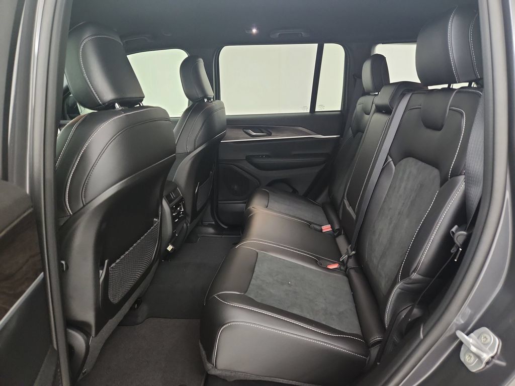 New 2026 Jeep Grand Cherokee Altitude AWD/4WD image 31