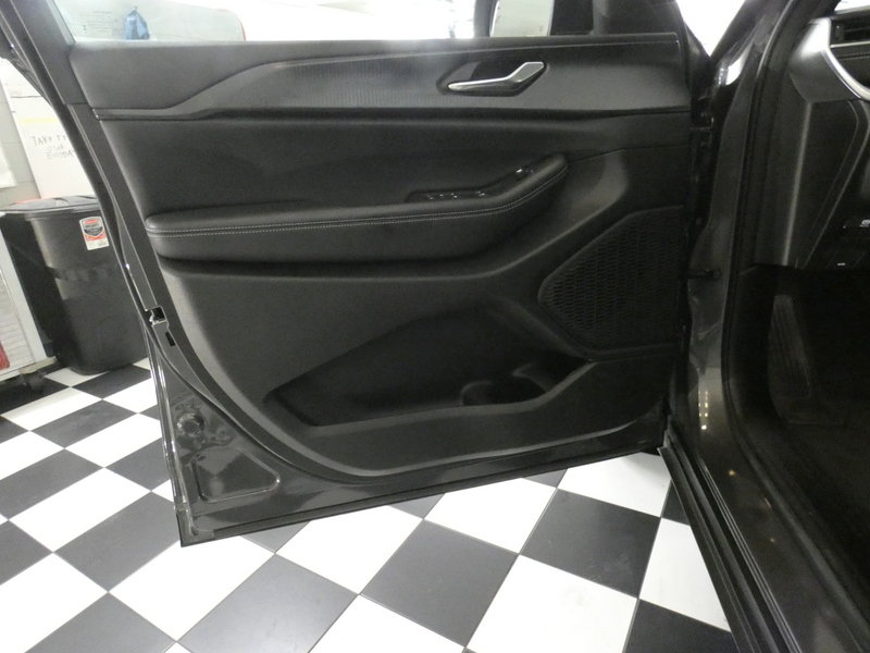 Used 2025 Jeep Grand Cherokee Laredo X AWD/4WD image 23