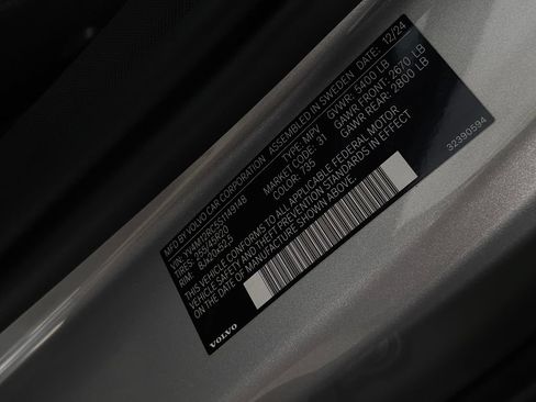 Certified 2025 Volvo XC60 B5 Plus AWD/4WD image 37