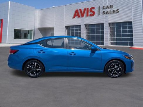 Used 2025 Nissan Sentra SV FWD image 2
