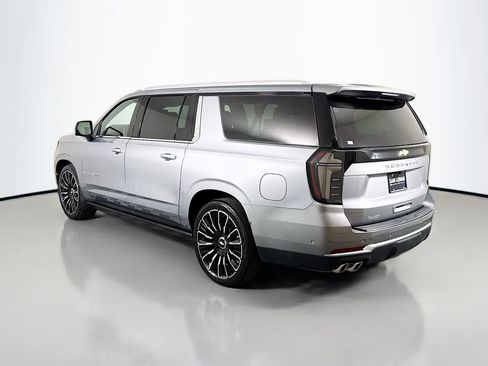 Used 2025 Chevrolet Suburban High Country AWD/4WD image 5
