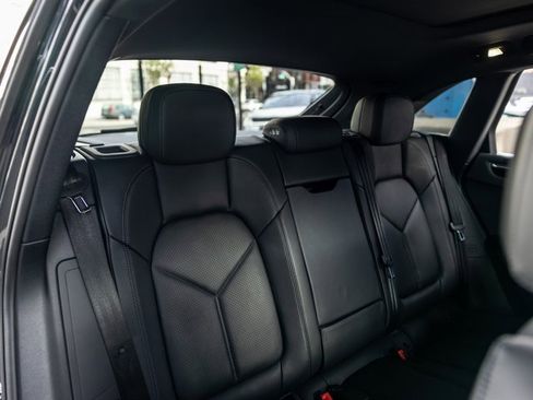 Certified 2025 Porsche Macan image 36