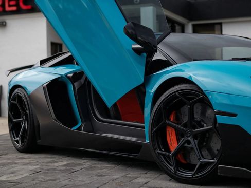 Used 2012 Lamborghini Aventador LP 700-4 AWD/4WD image 2