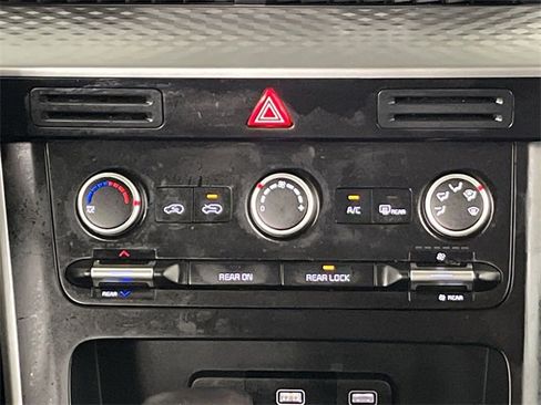 Certified 2024 Kia Carnival LX image 18