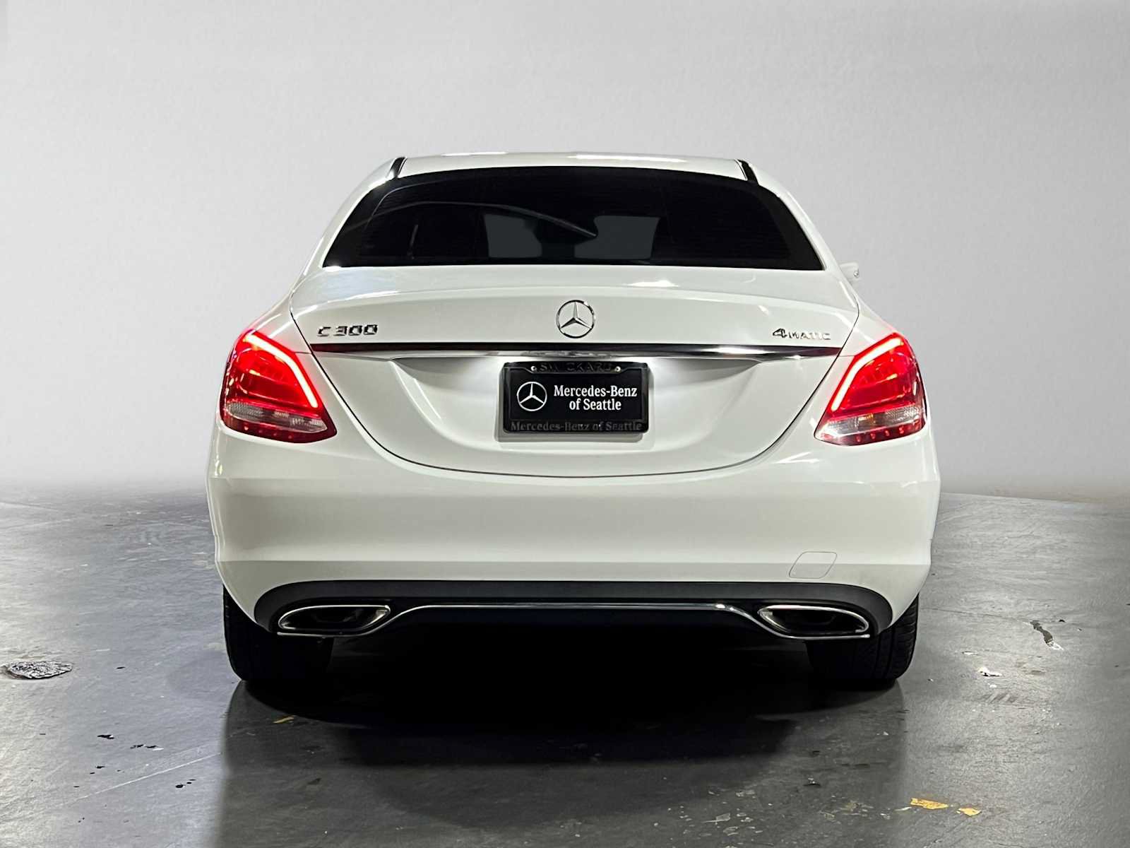 Used 2016 Mercedes-Benz C 300 4MATIC Sedan image 4