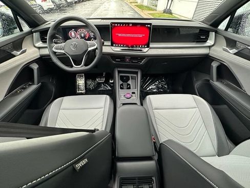 Certified 2025 Volkswagen Tiguan SE R-Line AWD/4WD image 32