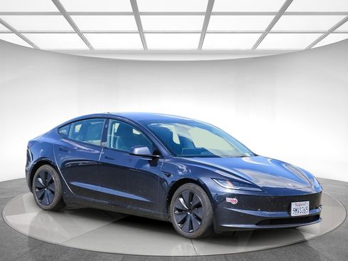 Used 2024 Tesla Model 3 Standard Range RWD image 4