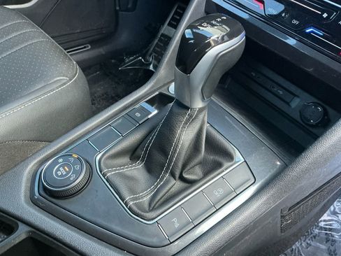 Used 2023 Volkswagen Tiguan SE R-Line image 17
