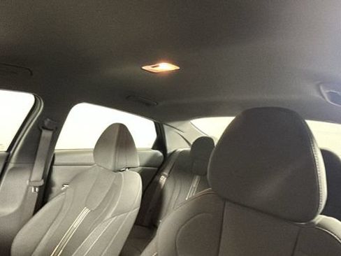 Certified 2025 Hyundai Elantra SEL FWD image 12