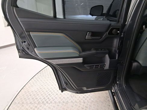 Used 2025 Toyota 4Runner Trailhunter image 27