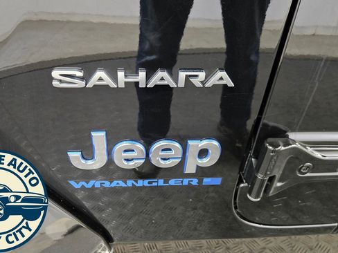 Used 2024 Jeep Wrangler Unlimited Sahara w/ Technology Group image 27