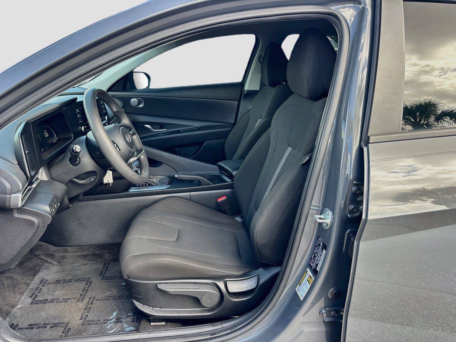 Used 2025 Hyundai Elantra SE FWD image 19
