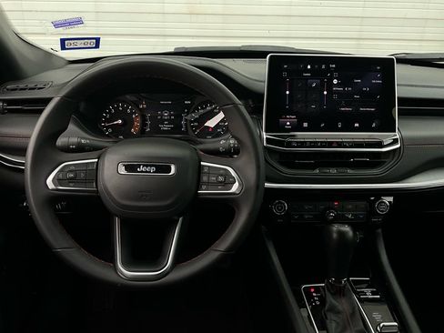 Used 2025 Jeep Compass Trailhawk w/ Trailer Tow Group image 13