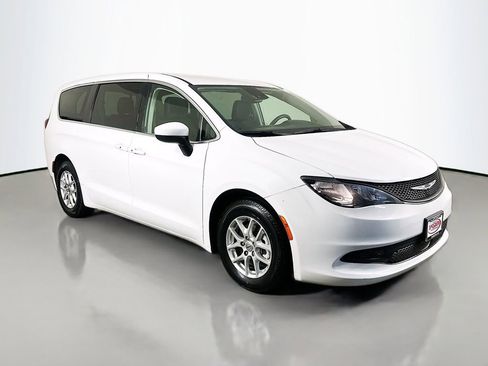 Used 2023 Chrysler Voyager LX FWD image 16