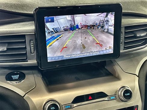 Used 2022 Ford Explorer XLT w/ Equipment Group 202A image 20
