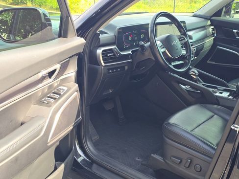 Certified 2024 Kia Telluride S w/ S Sunroof Package AWD/4WD image 9